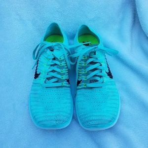 Size 8.5 Nike Free tennis shoes